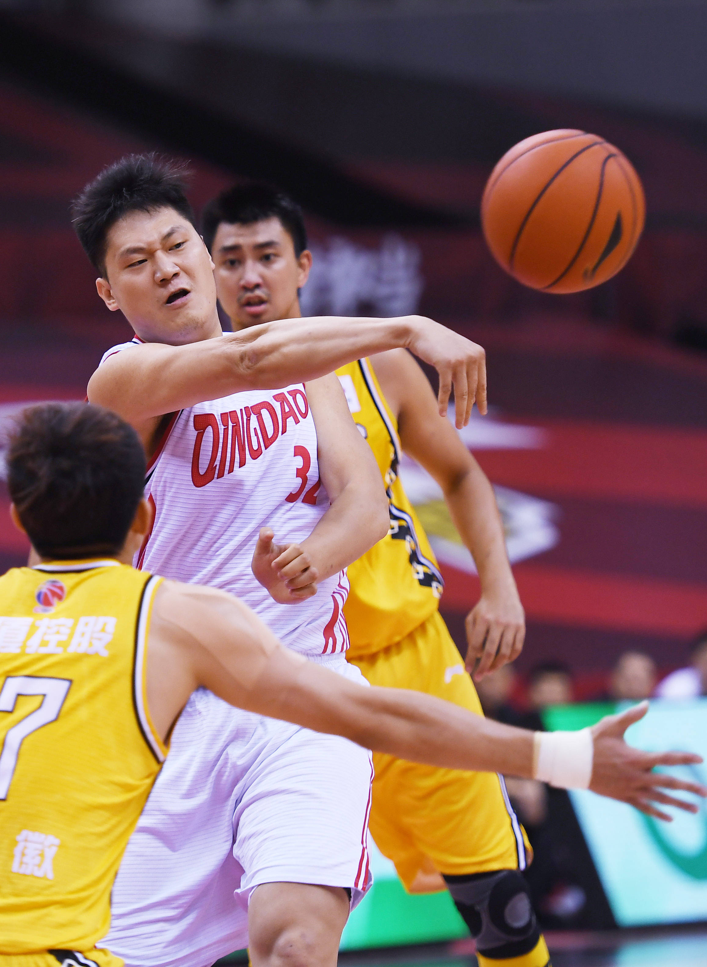 爱游戏官网夏洛特黄蜂发布备战花絮，冲刺阶段强势反弹，CBA常规赛任务艰巨，年轻球员得到机会的简单介绍